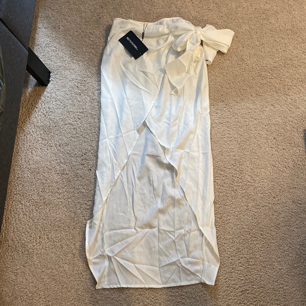 PrettyLittleThing White Tie-Wrap Skirt